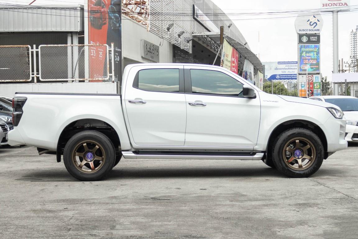 Isuzu Dmax Cab4 Hilander 1.9 ZP A/T 2023 *SK2044*